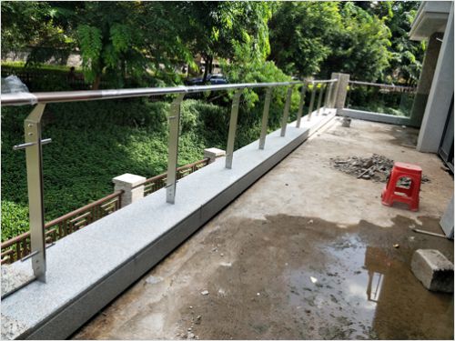 小區玻璃陽臺護欄